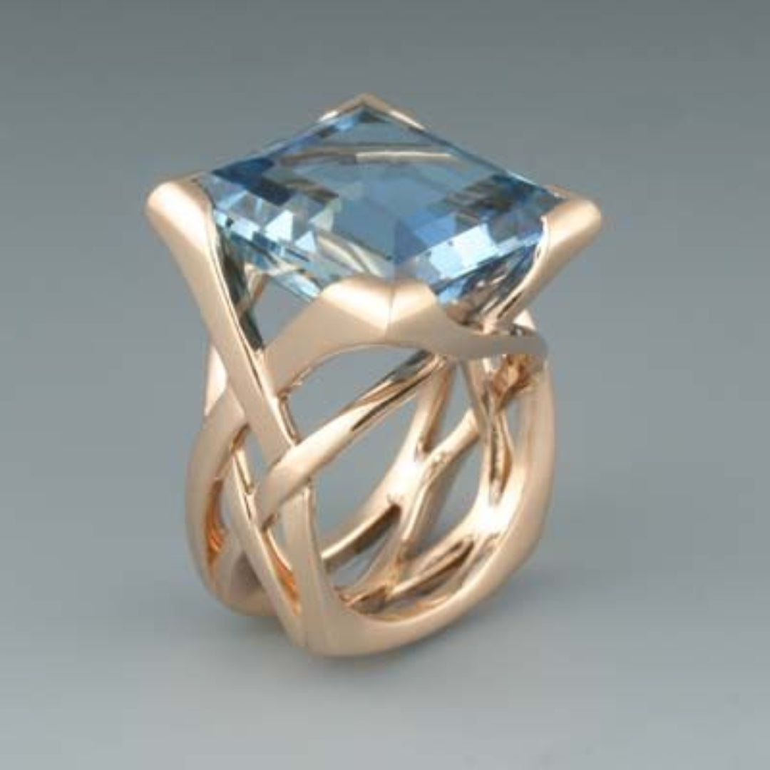 Anillo Rosado con Circonita Azul Vintage