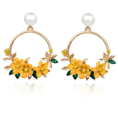 Aretes de Flores y Perlas en Oro