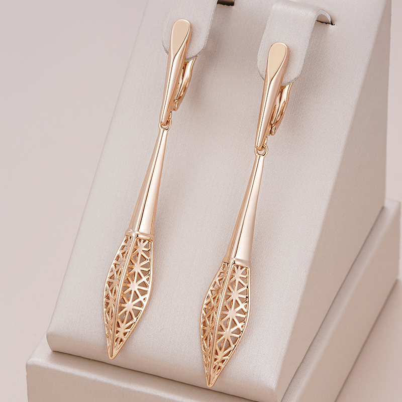 Aretes Colgantes en Oro Elegante