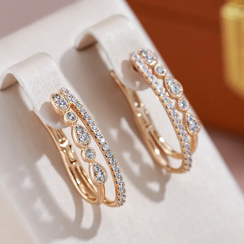 Elegantes Aretes de Oro con Circonita