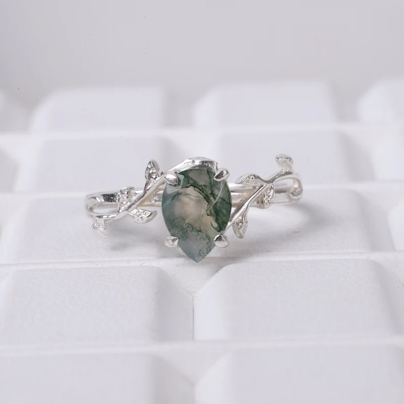 Anillo Gota Piedra Verde en Plata Vintage