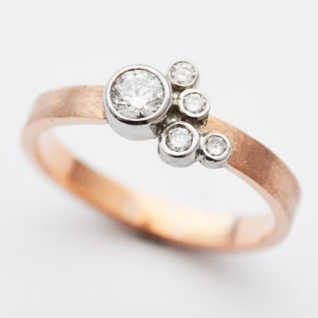 Anillo Rosado con Circonitas Vintage