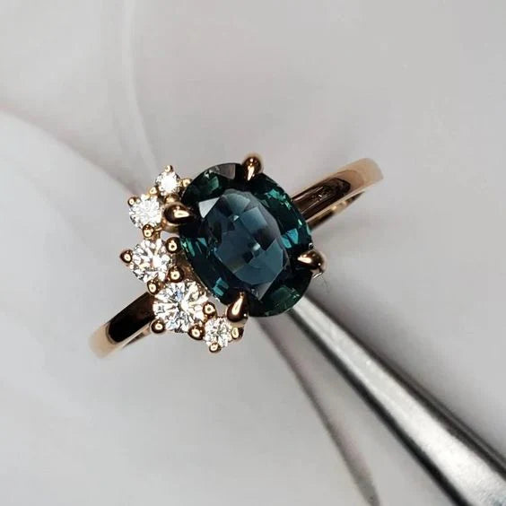 Anillo Cristal Azul con Brillantes Vintage